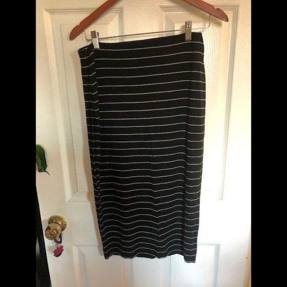 Old Navy Dresses & Skirts - Old Navy striped knit pencil skirt S